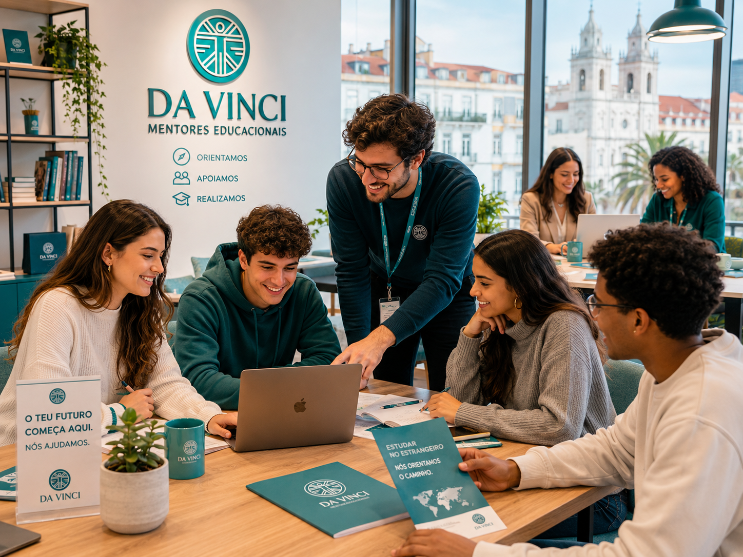 Equipa de mentores educacionais Da Vinci a apoiar alunos