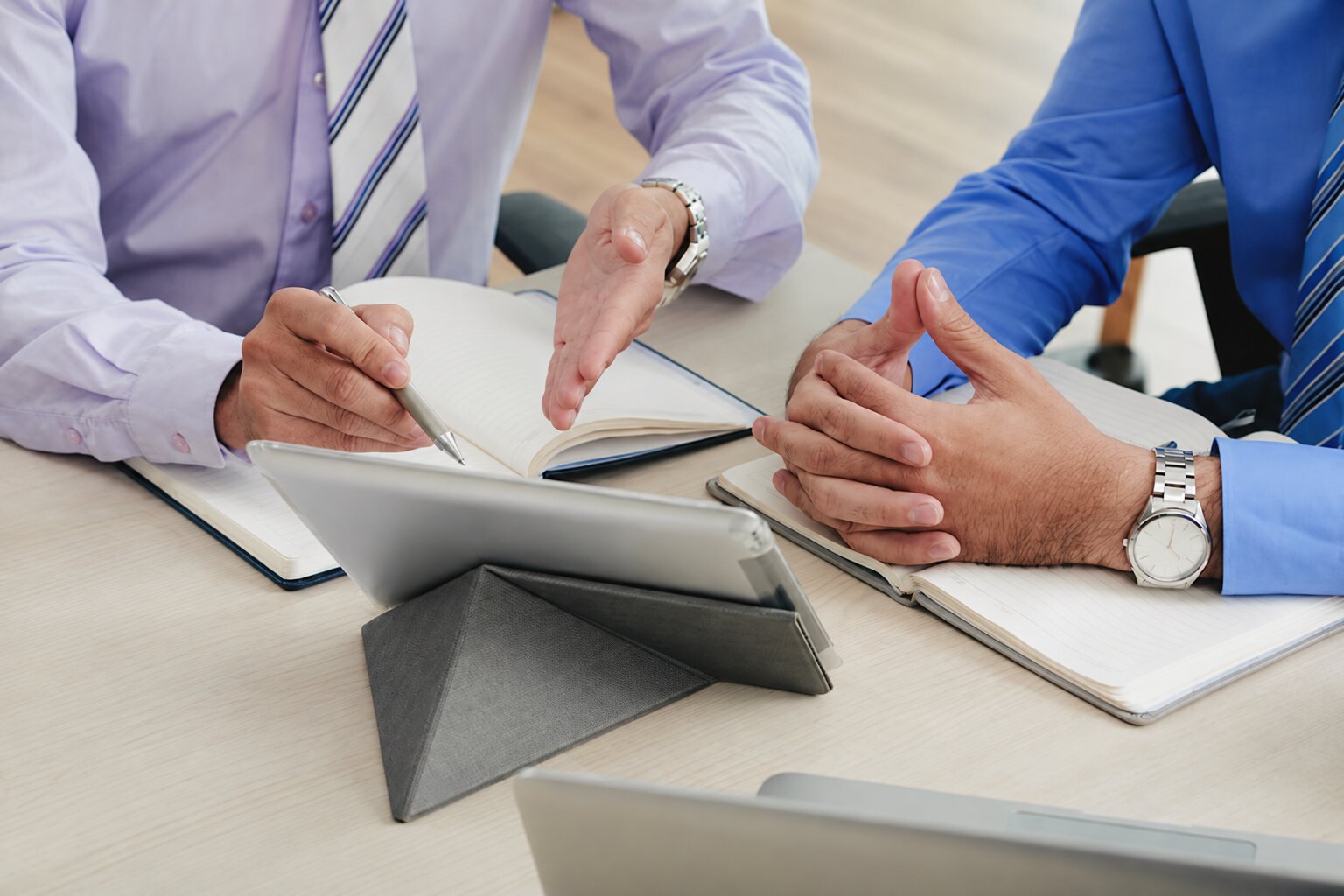 Responsável de formação e consultor a definir um programa